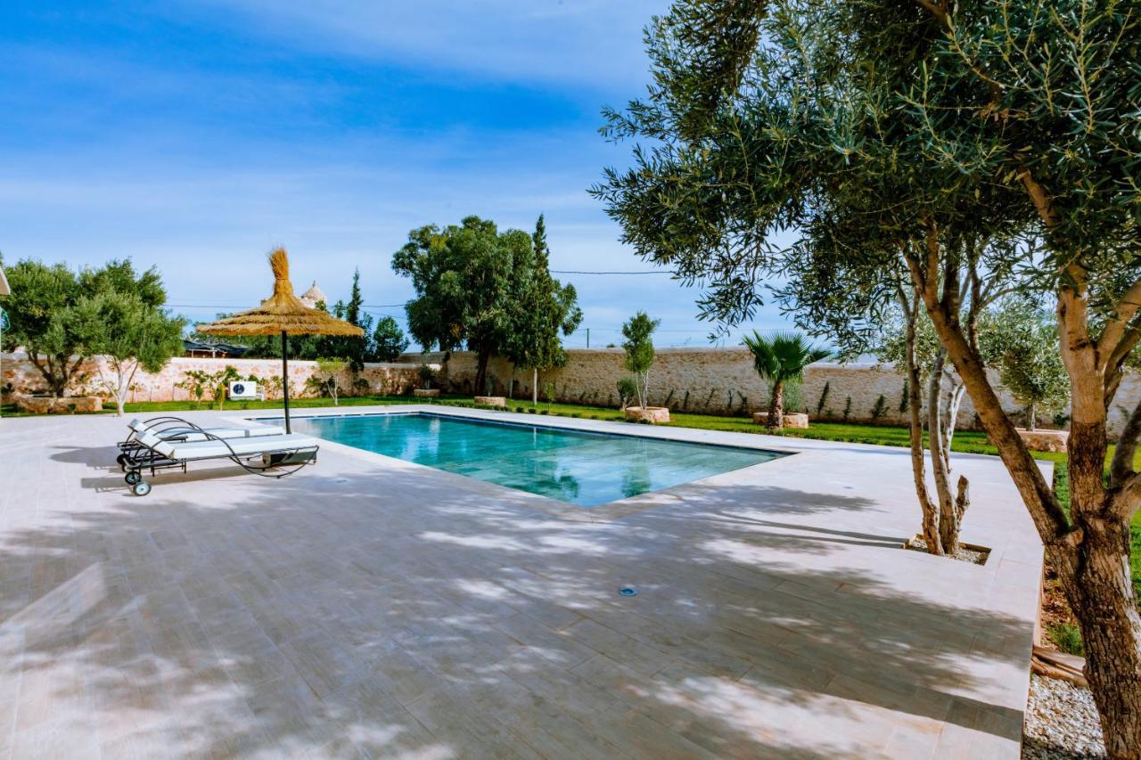 Isaac Et Seghir , Casa Lila Gardens Piscine Chauffee